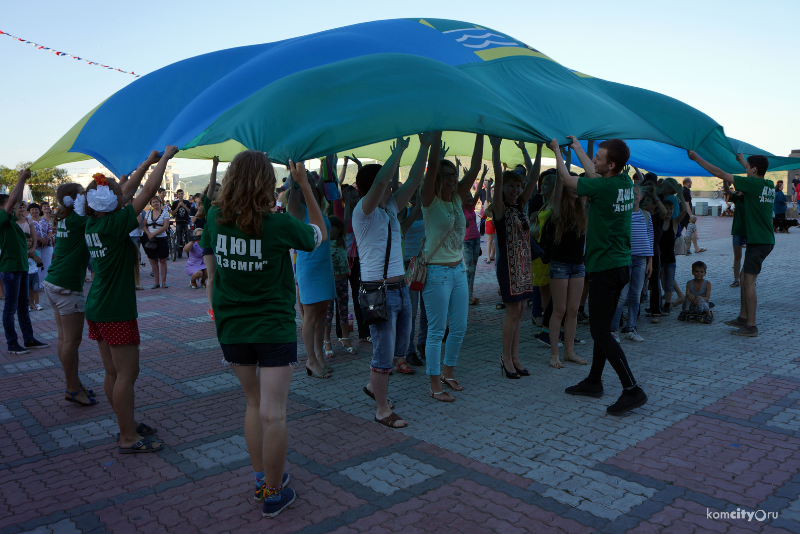 Танцами на Набережной завершилось празднование Дня молодёжи в Комсомольске-на-Амуре