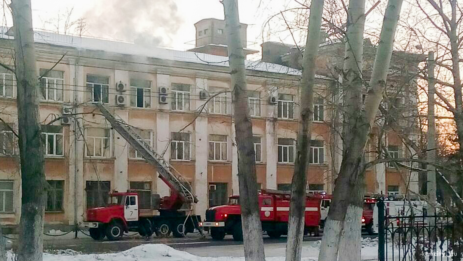 Огнеборцы Комсомольска-на-Амуре потушили пожар в заводоуправлении Амурметалла