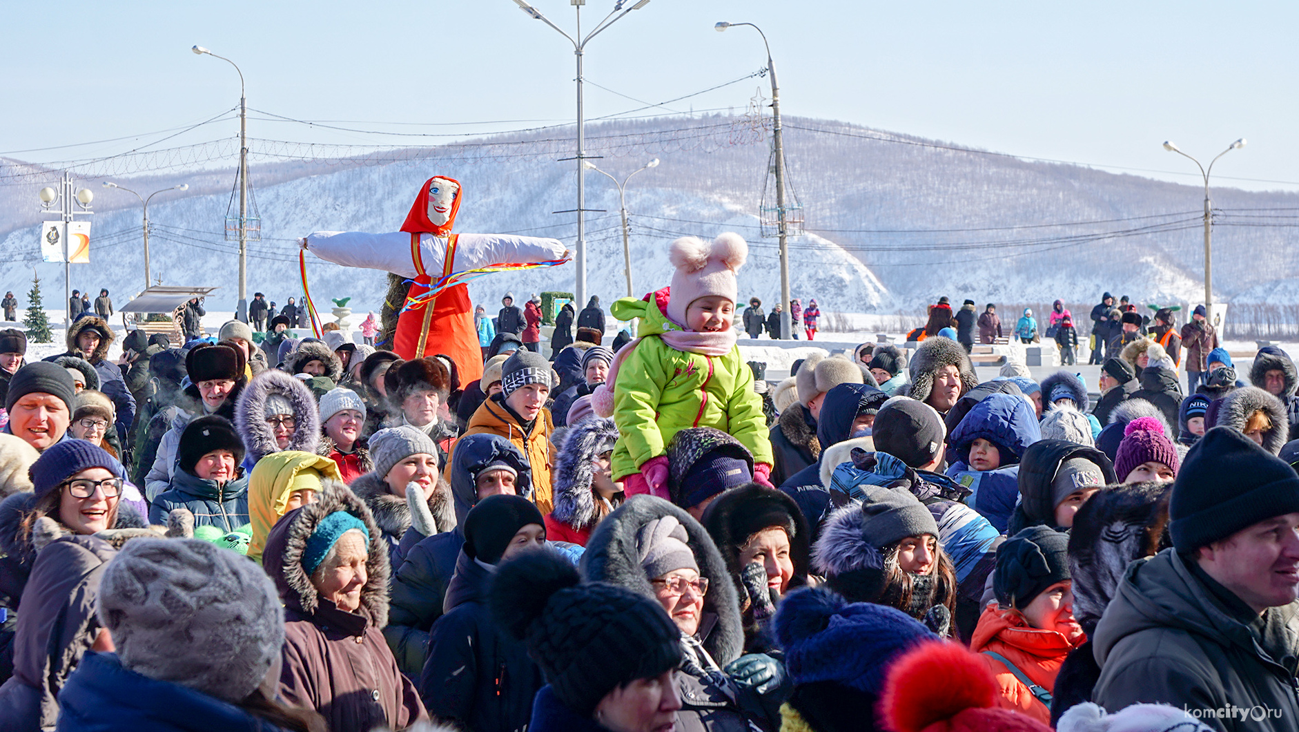 Холодные Масленичные гуляния начались на Набережной Комсомольска-на-Амуре