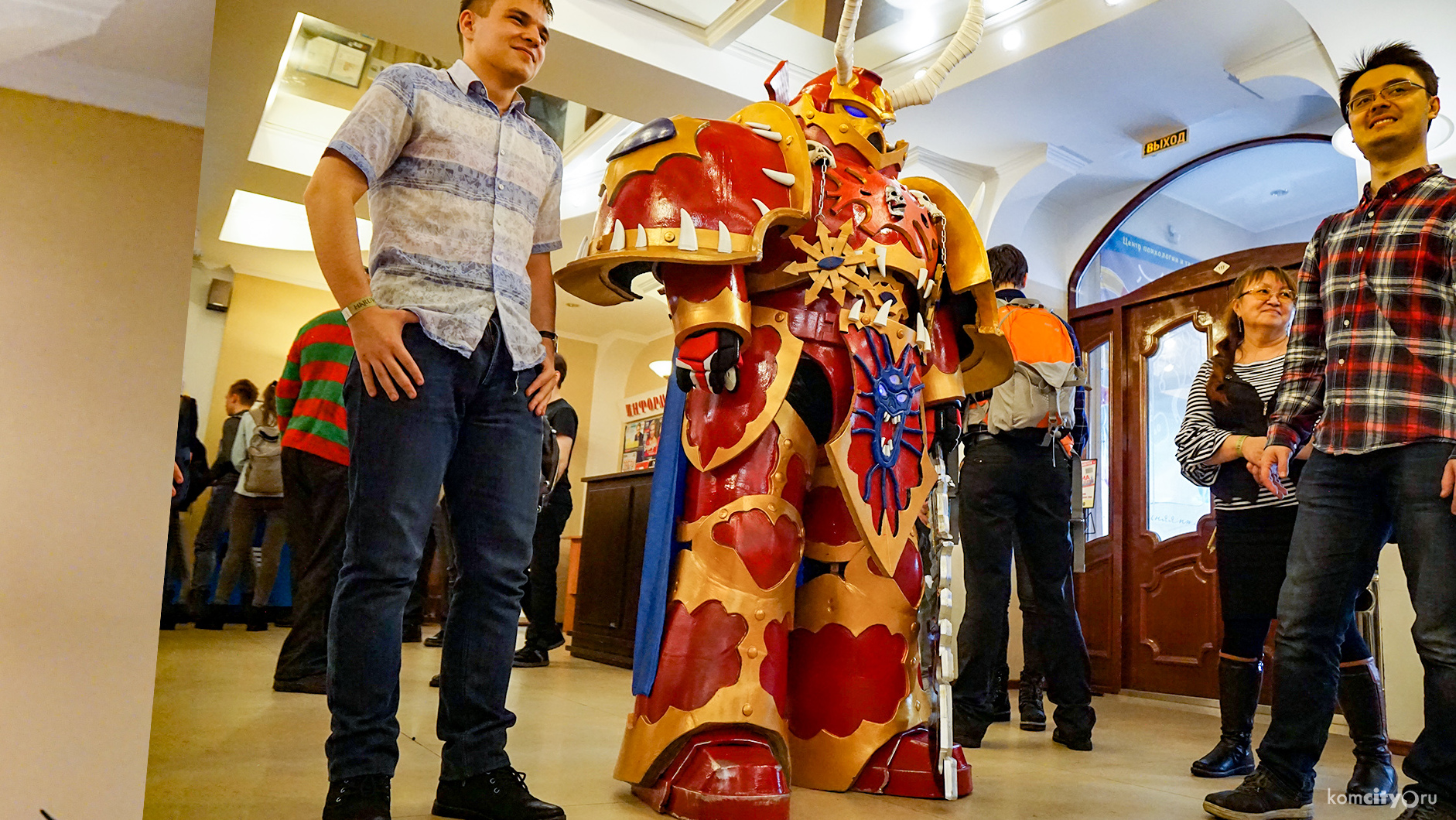 Гигантский робот из автомобильных ковриков завоевал гран-при аниме фестиваля в Комсомольске-на-Амуре