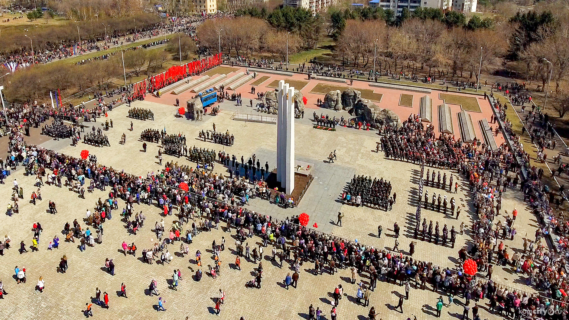 Память погибших на Великой Отечественной войне жителей Комсомольска-на-Амуре почтили на Мемориальном комплексе минутой молчания