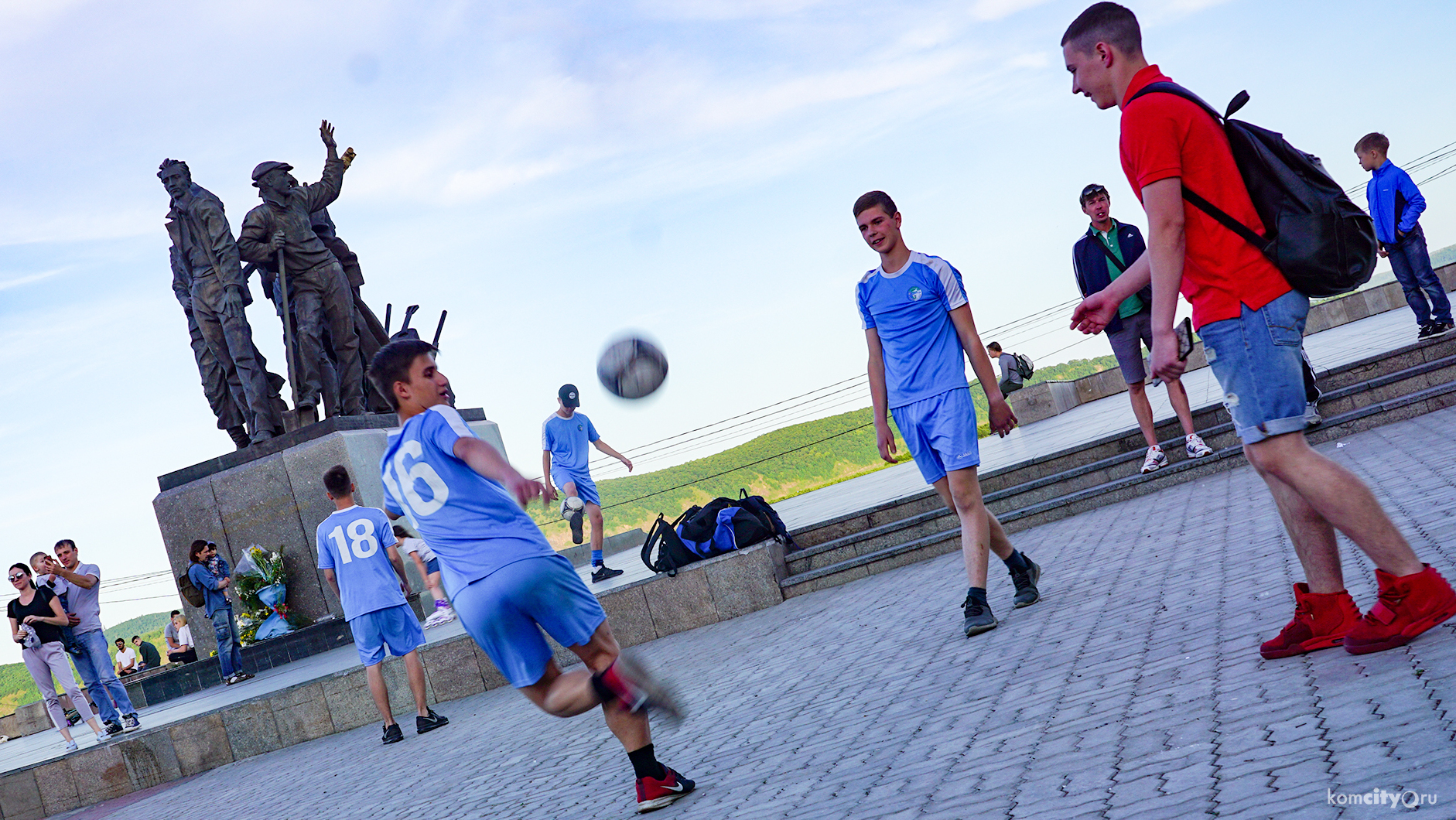 В честь открытия ЧМ-2018 на Набережной Комсомольска-на-Амуре устроили спортивно-культурный праздник