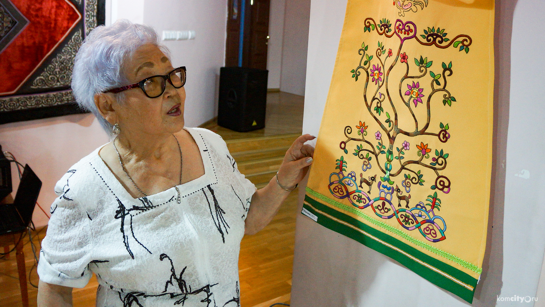 «По дороге предков» отправилась нанайская мастерица Надежда Самар на выставке в Комсомольске-на-Амуре