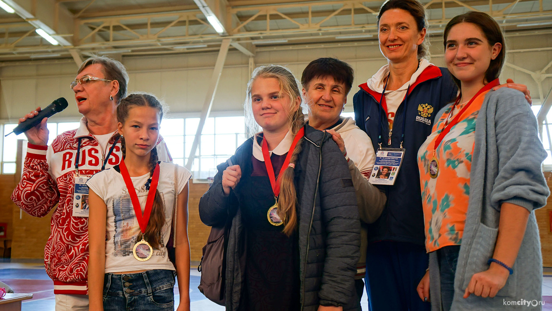 Памятные медали и автографы чемпионов получили школьники Комсомольска-на-Амуре на встрече с Олимпийцами 