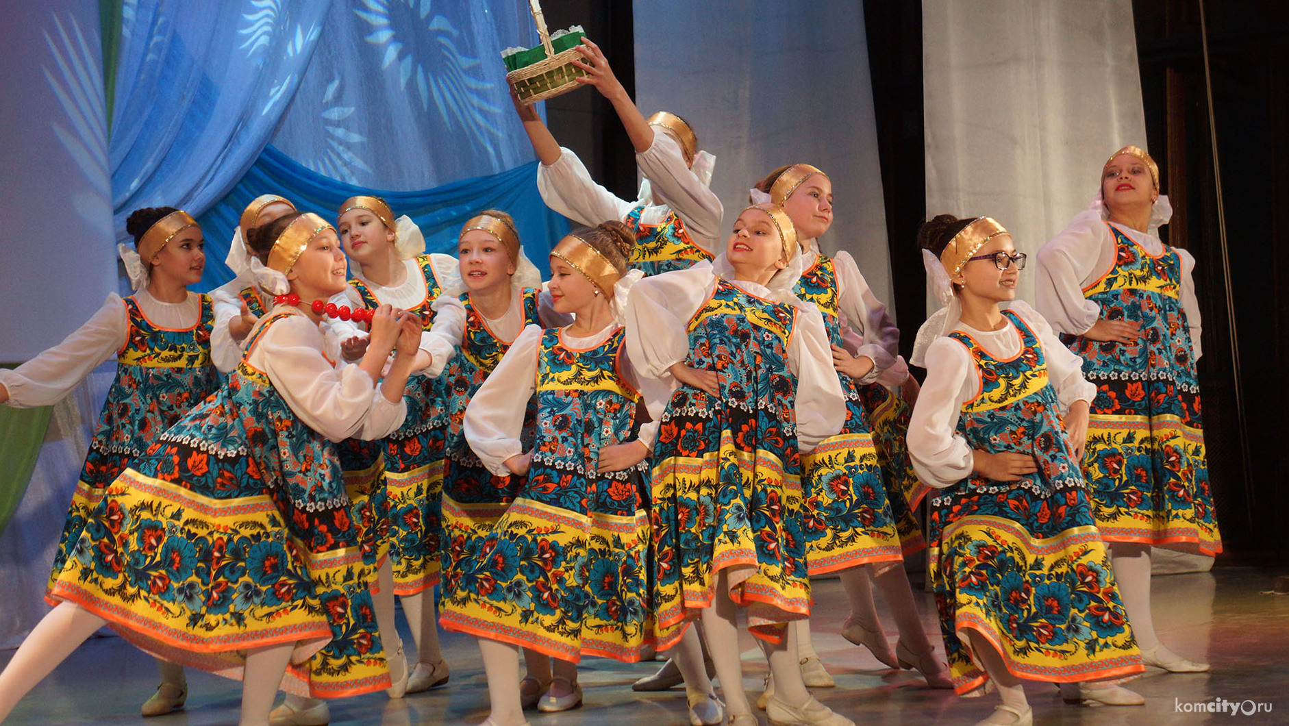 Более 850-ти школьников собрал фестиваль «Времена года» в Комсомольске-на-Амуре
