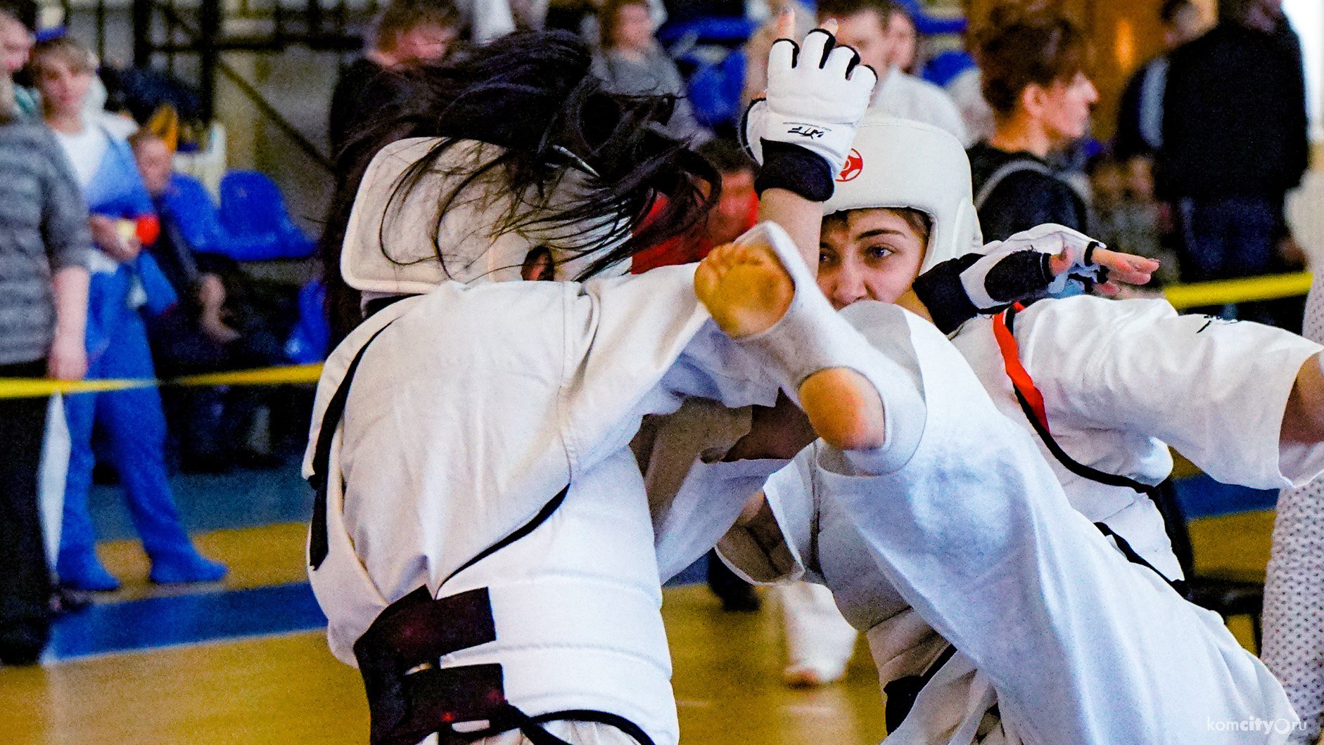 Награды краевого турнира по киокусинкай карате разыгрывают между 150 участниками