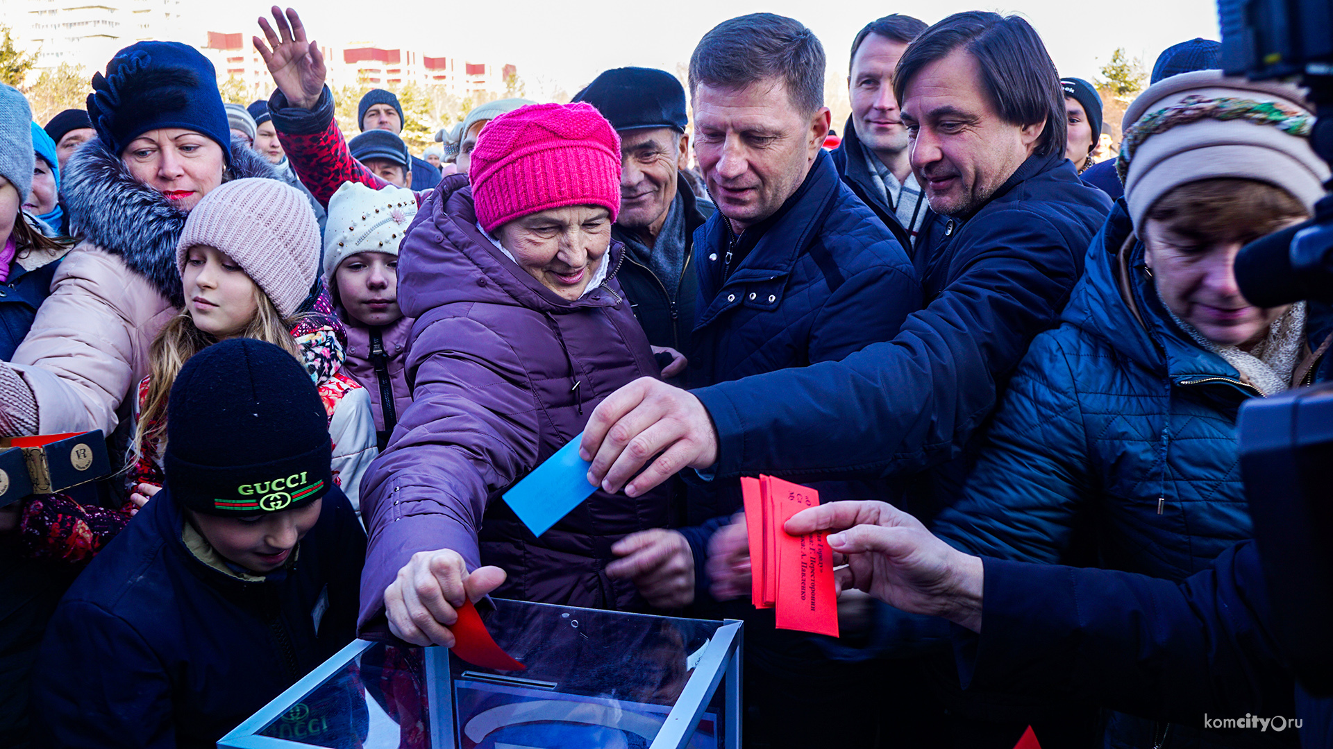 Проголосовать за гимн Комсомольска-на-Амуре смогли комсомольчане на празднике в День народного единства — Видео