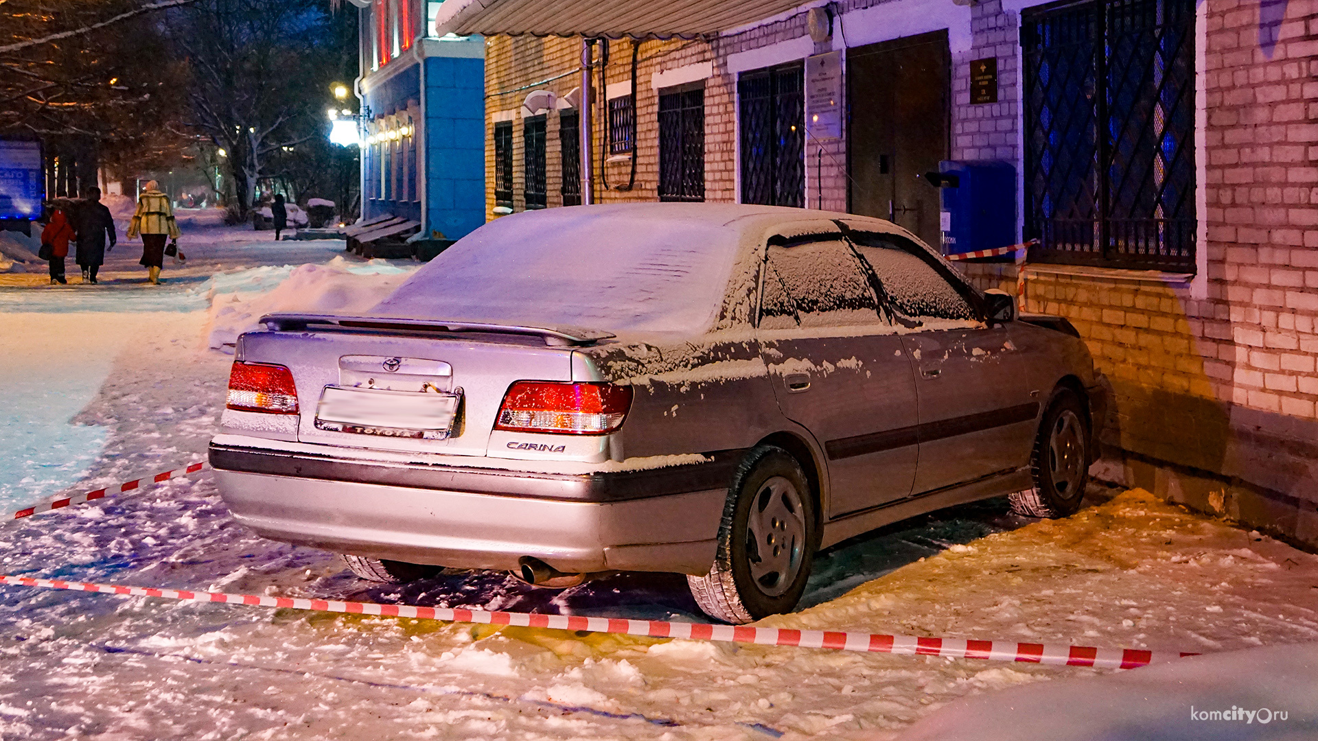 Машина «припечатала» своего хозяина к зданию УМВД Комсомольска-на-Амуре