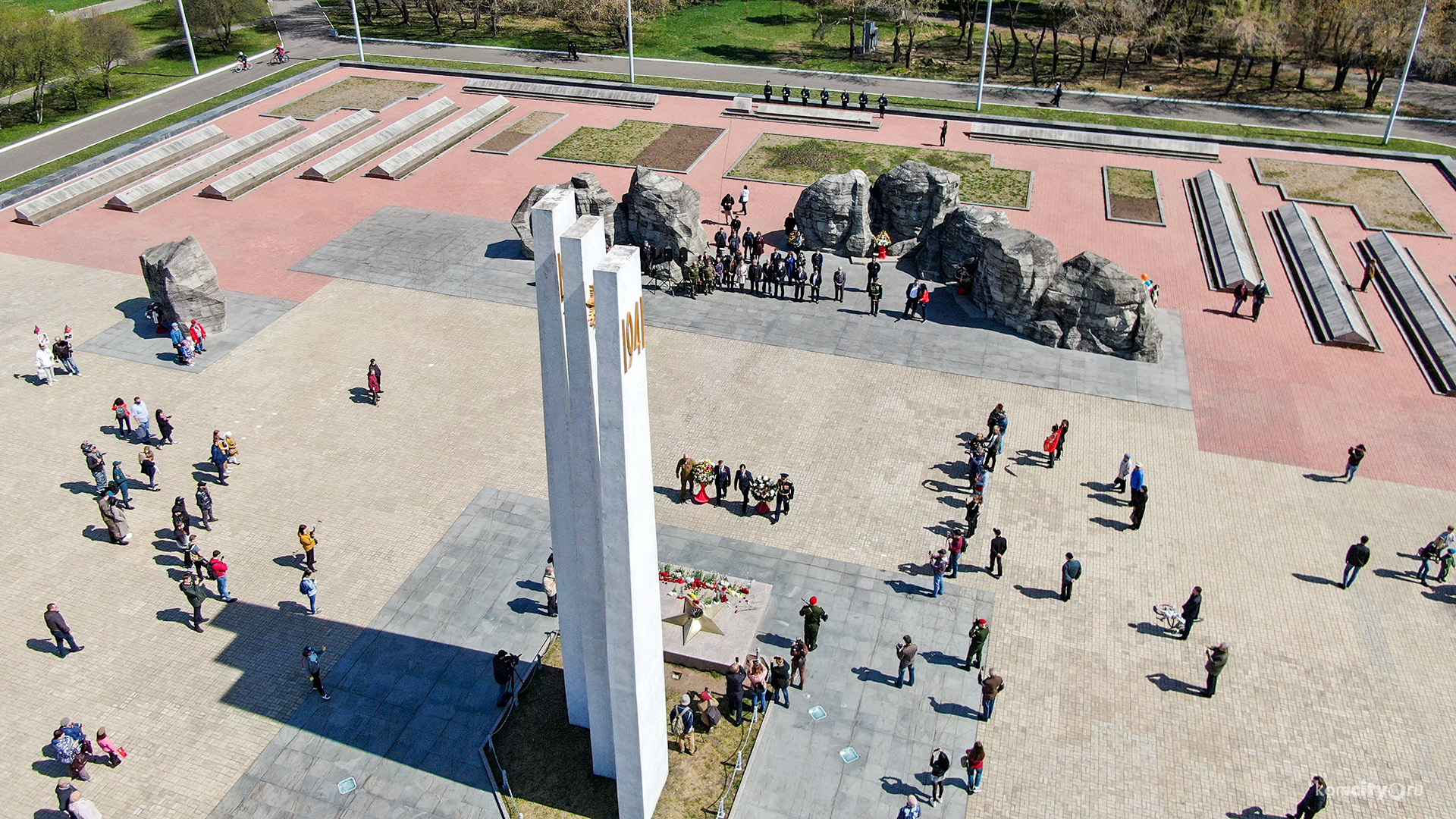 На Мемориальном комплексе Комсомольска-на-Амуре в День Победы возложили цветы