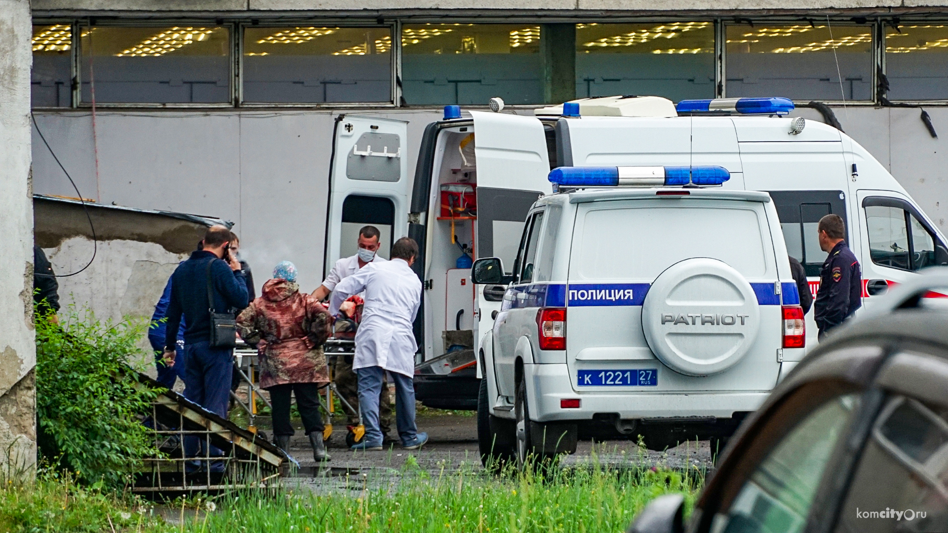 В Комсомольске-на-Амуре в торговом центре обнаружили мужчину с серьёзным ранением