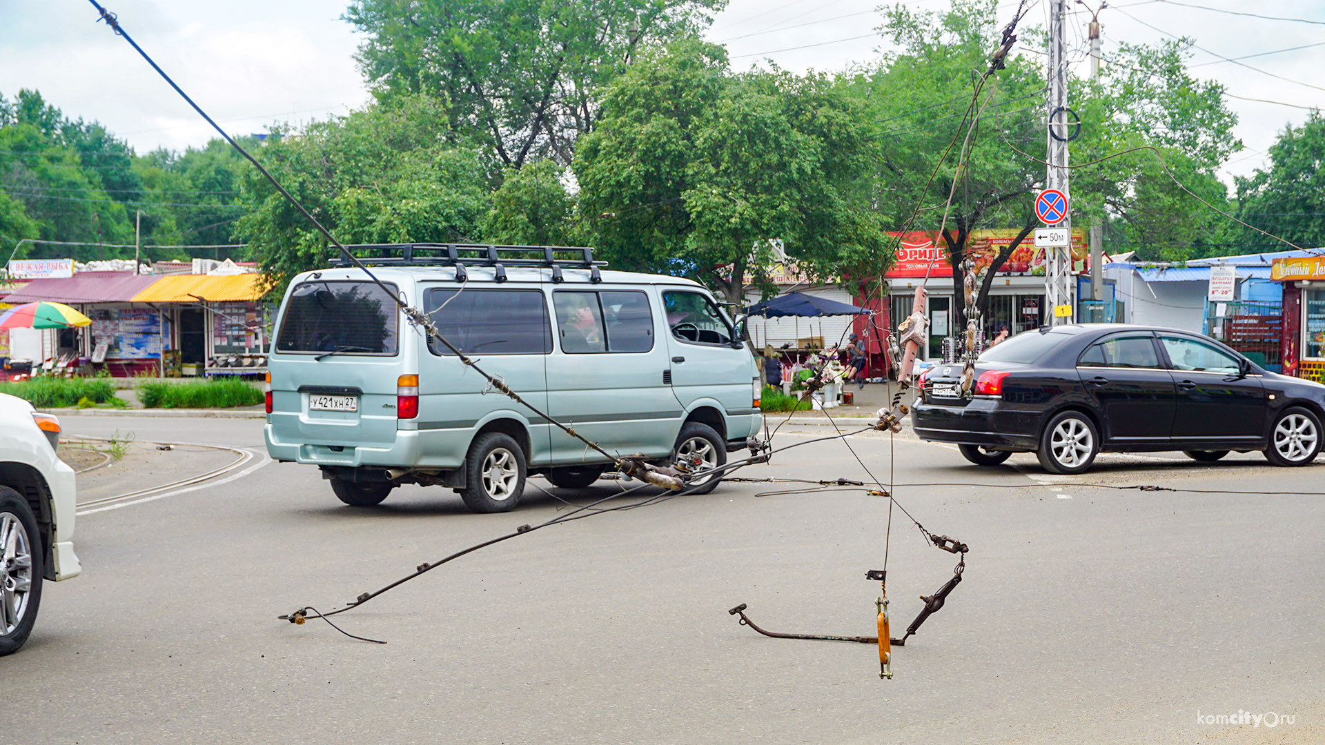 У водителя, оборвавшего провода на площади Металлургов, был выявлен «букет нарушений»
