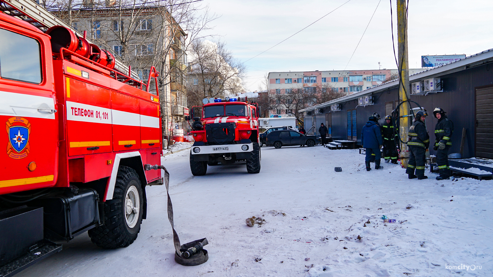 В Комсомольске-на-Амуре на площади Металлургов потушили возгорание в новом павильоне рынка