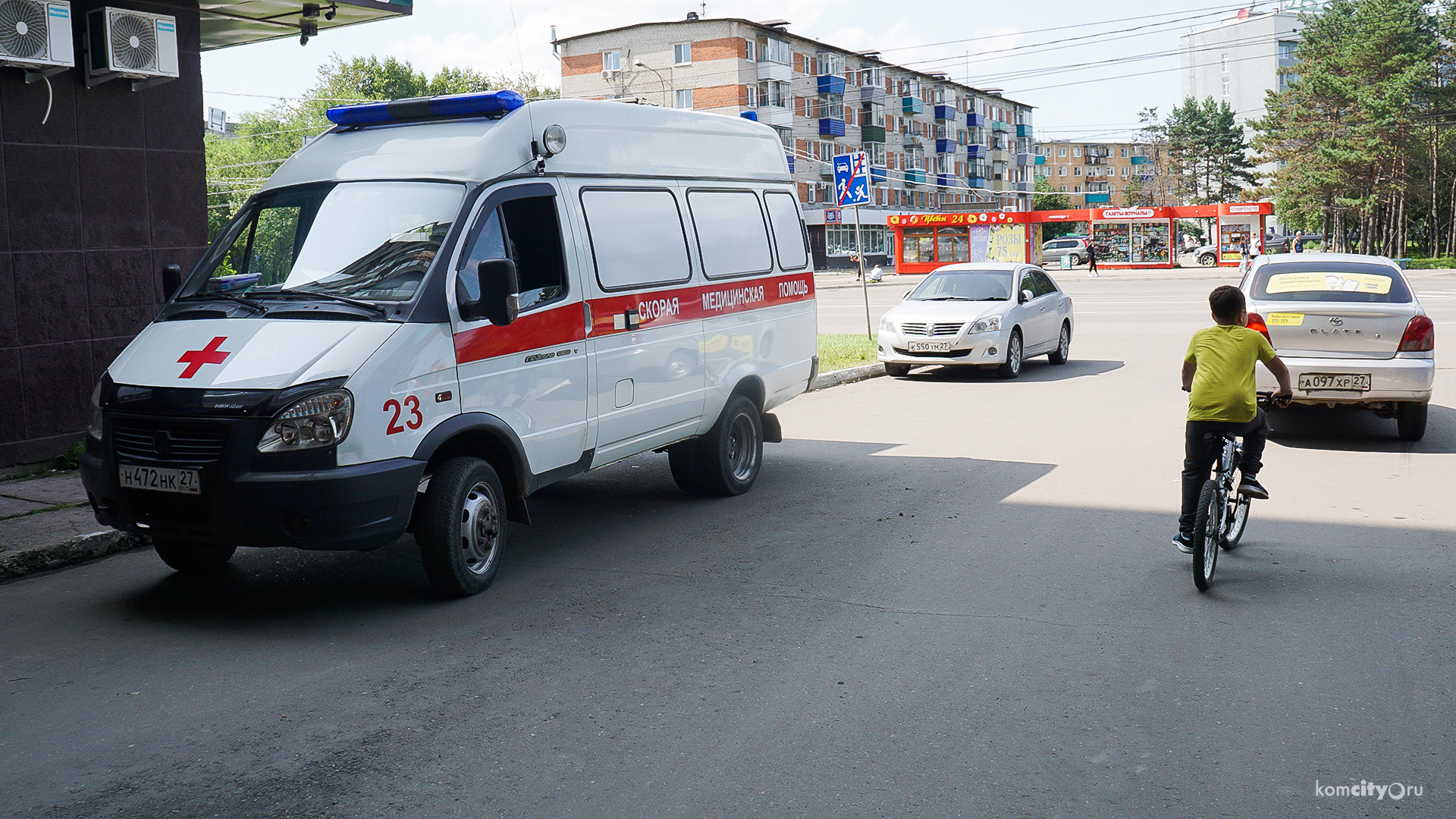 В Комсомольске-на-Амуре быстрый велосипедист встретил не менее быстрого таксиста