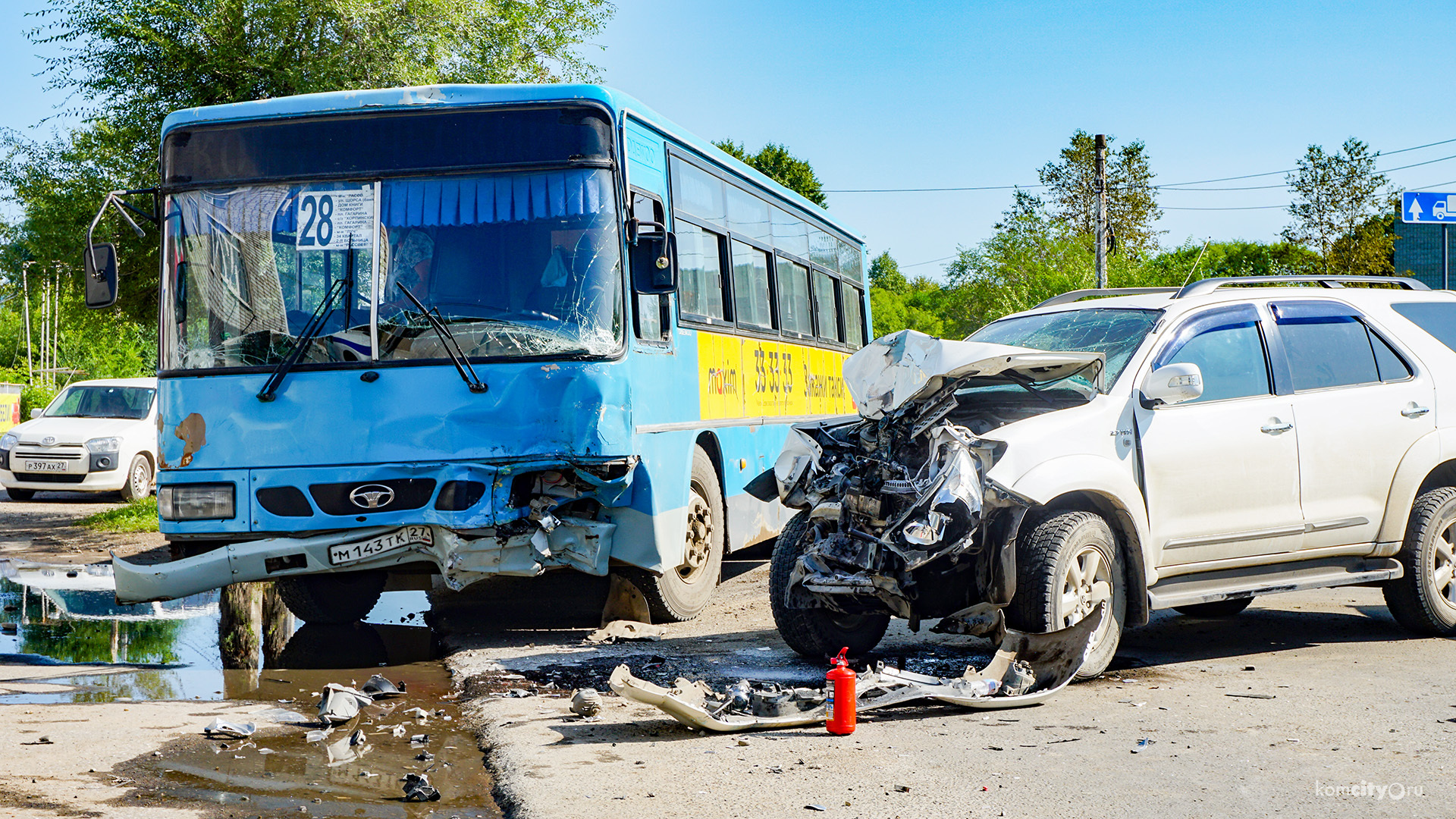 В Комсомольске-на-Амуре в столкновении автобуса и легковушки пострадал один из водителей
