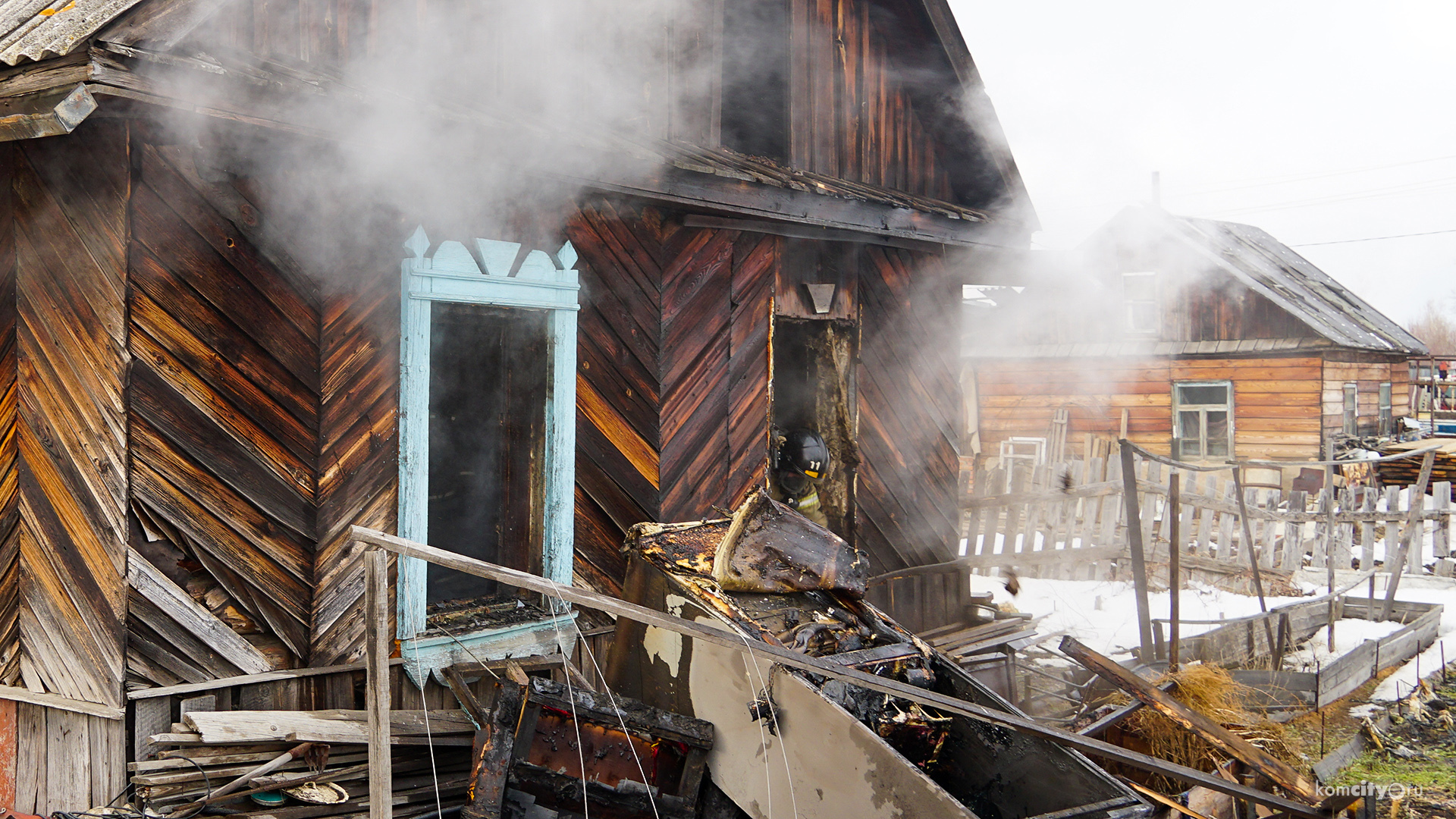 В пожаре в посёлке Победа Комсомольска-на-Амуре серьёзно пострадала женщина