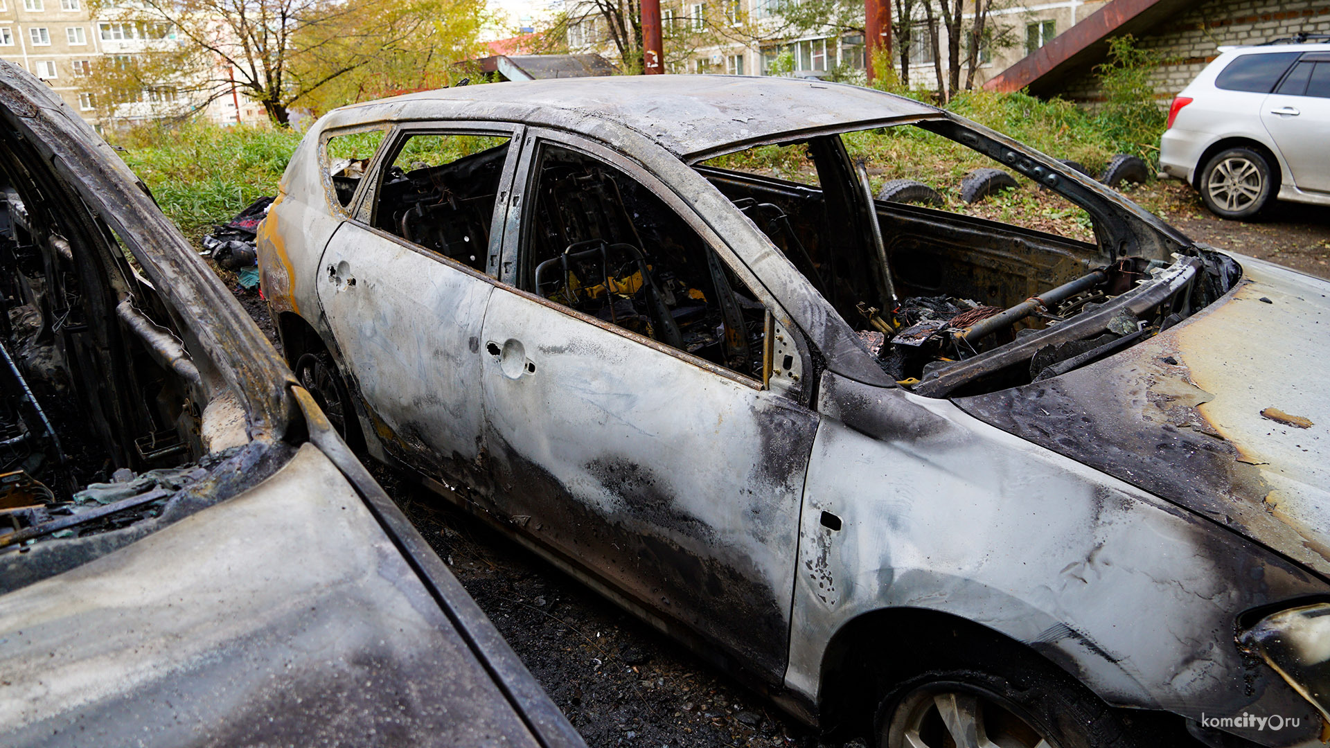 Две с половиной машины сгорели ночью в Комсомольске-на-Амуре